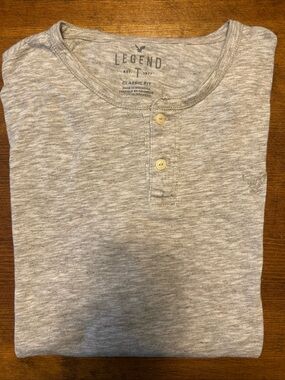 American Eagle Outfitters Men's Light Grey Short-Sleeve Henley T-shirt S Large